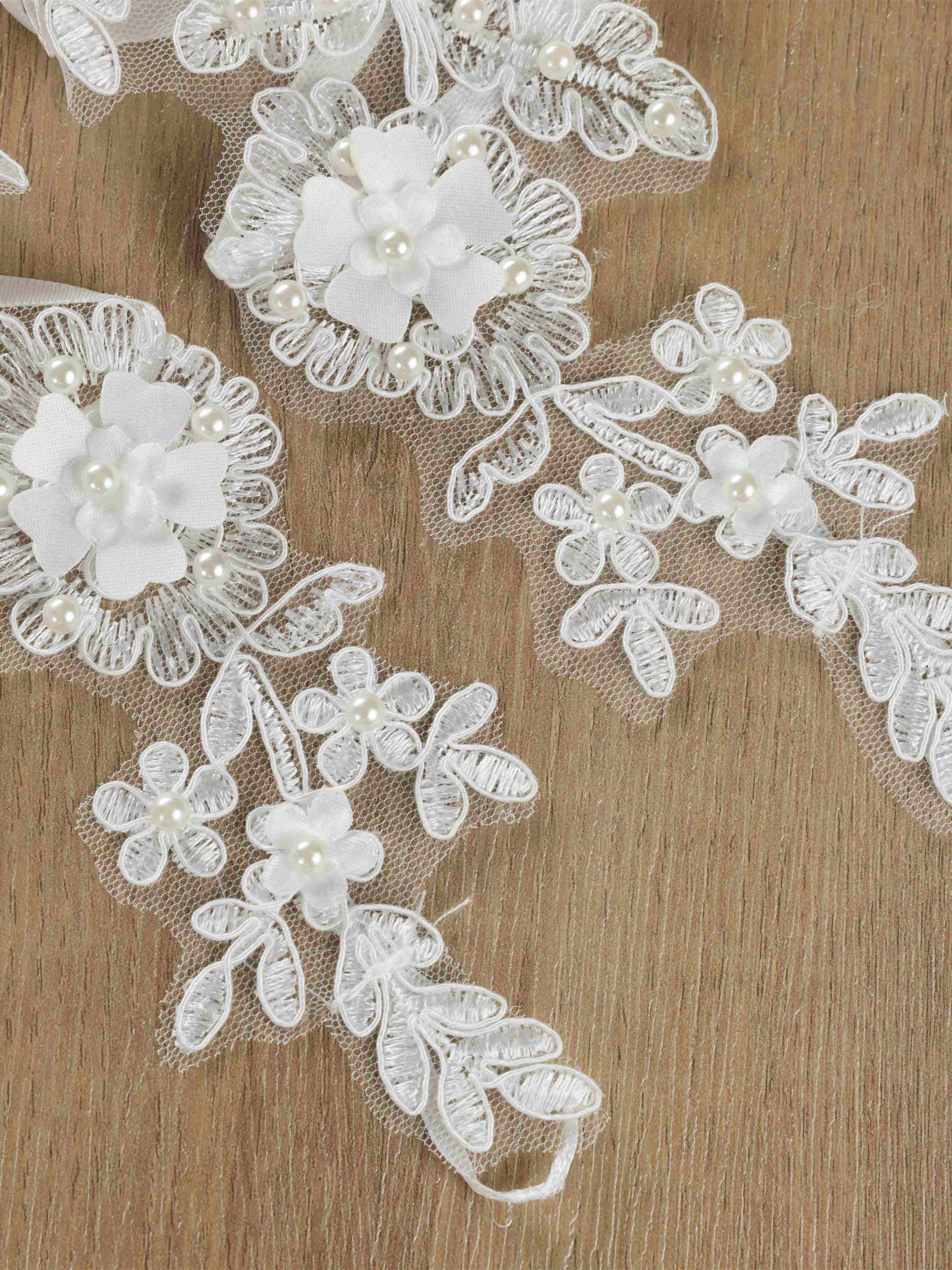 3D Floral Lace Bridal Gloves with Pearl Detail