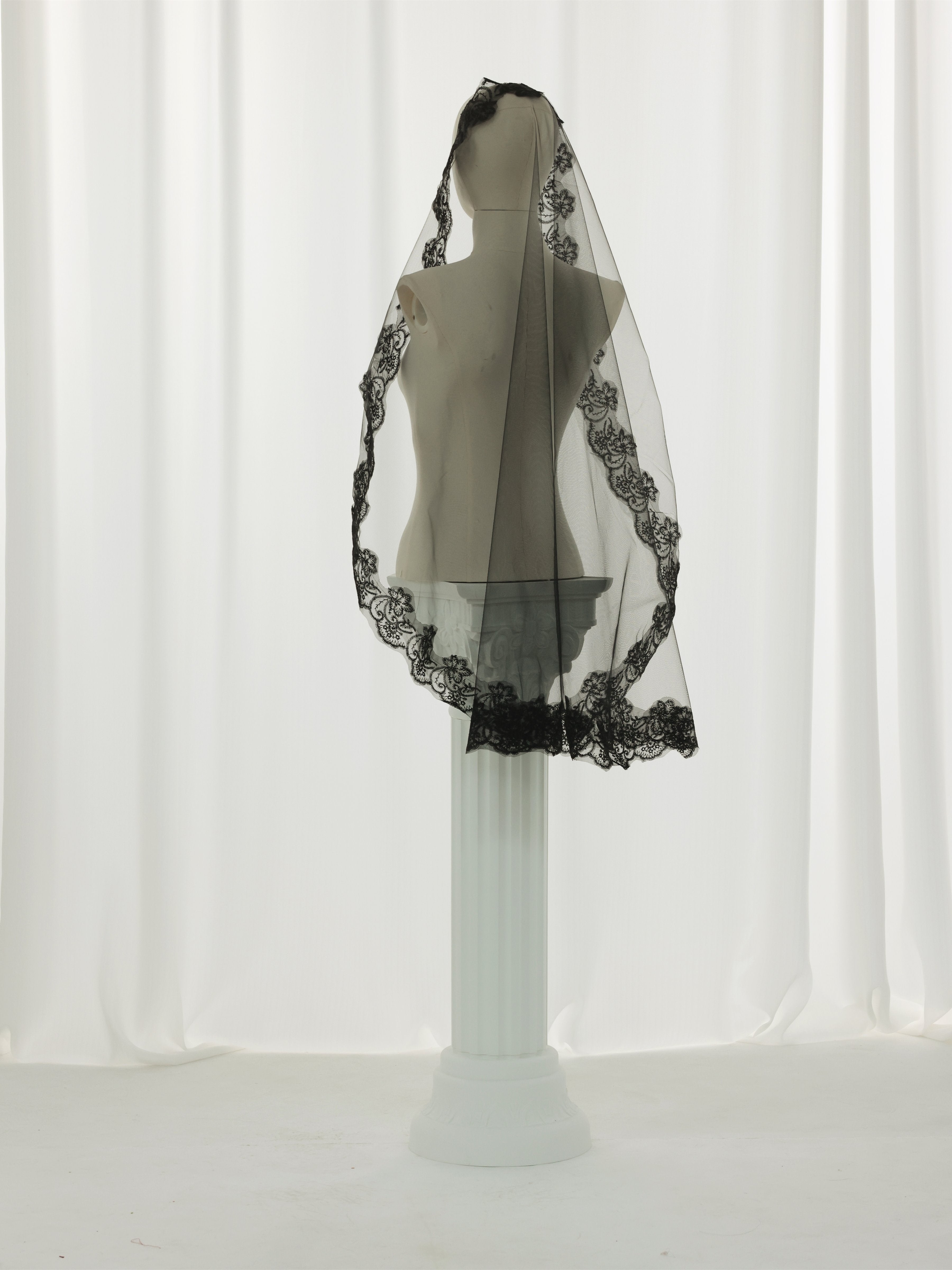 Black Lace Bridal Veil with Embroidered Edge