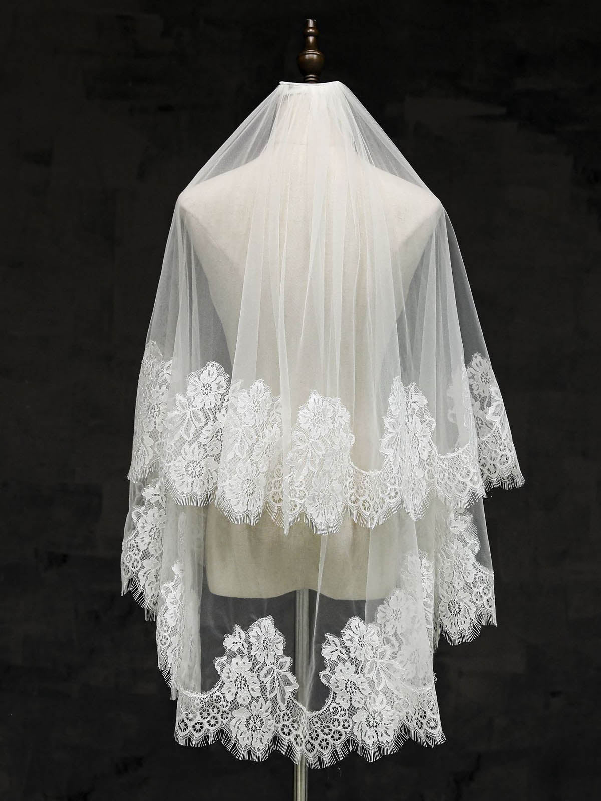 Dreamy Two Layer Short Lace Bridal Veil