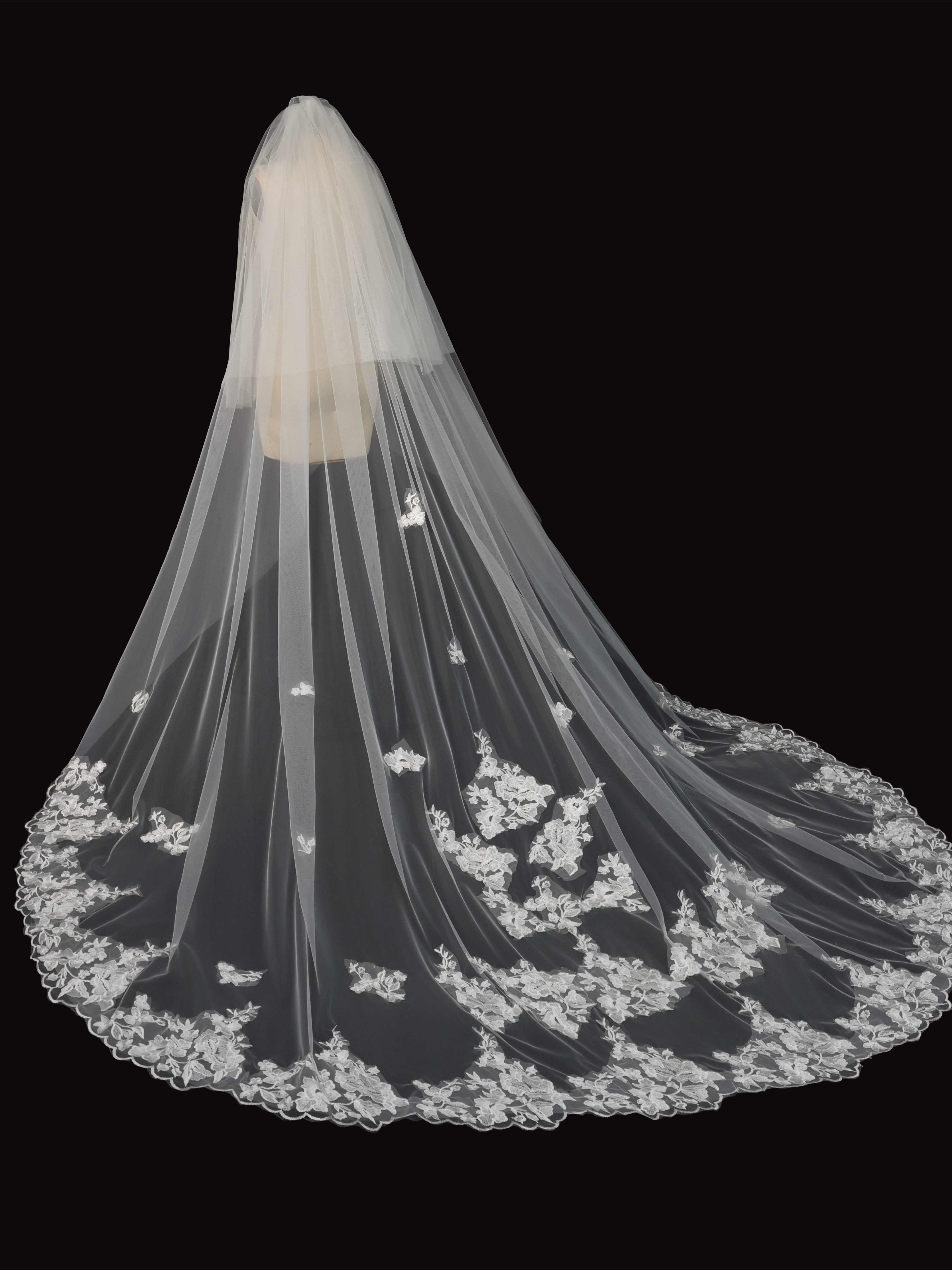 Full Tulle Bridal Veil with Hair Comb