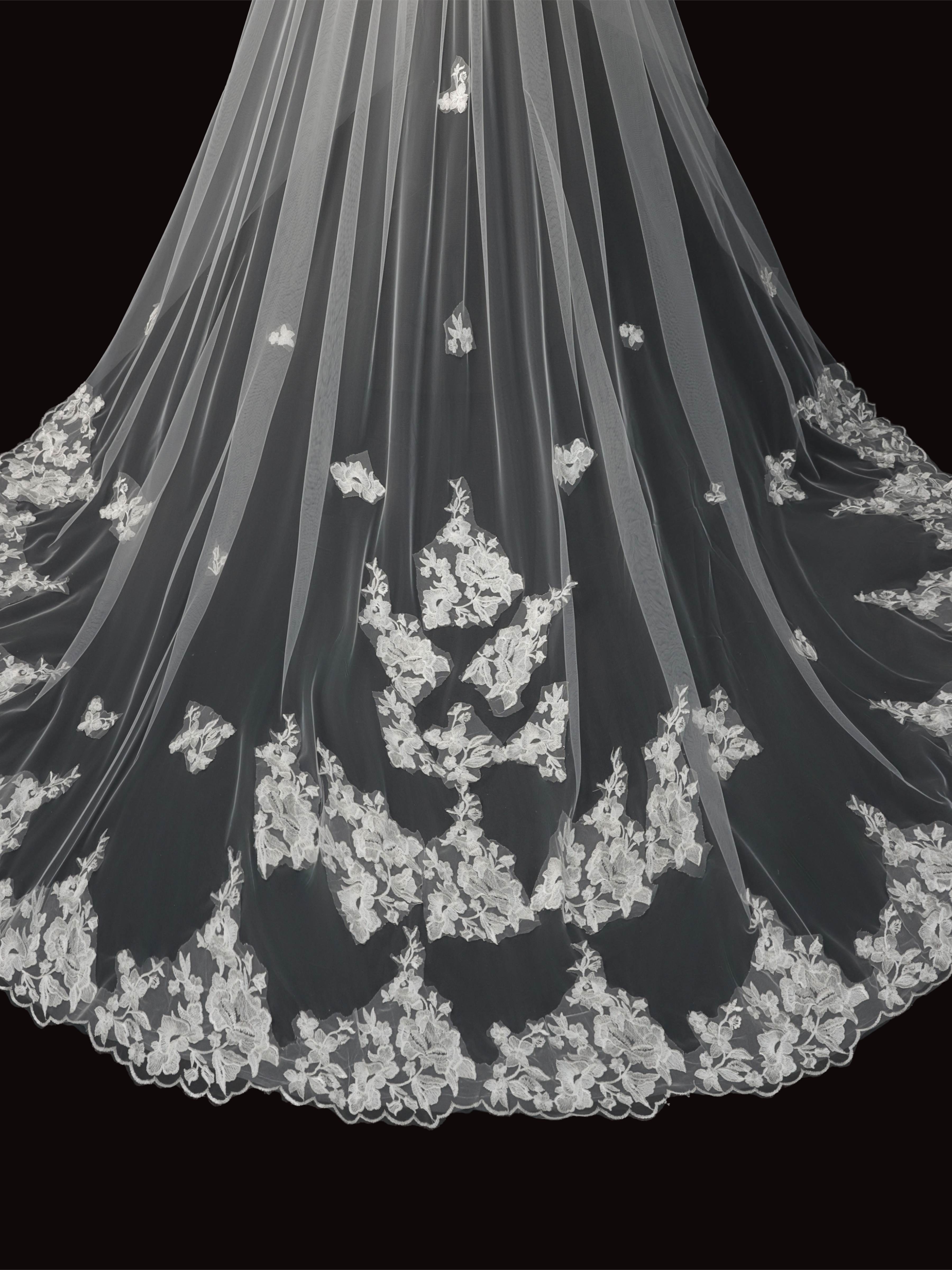 Full Tulle Bridal Veil with Hair Comb