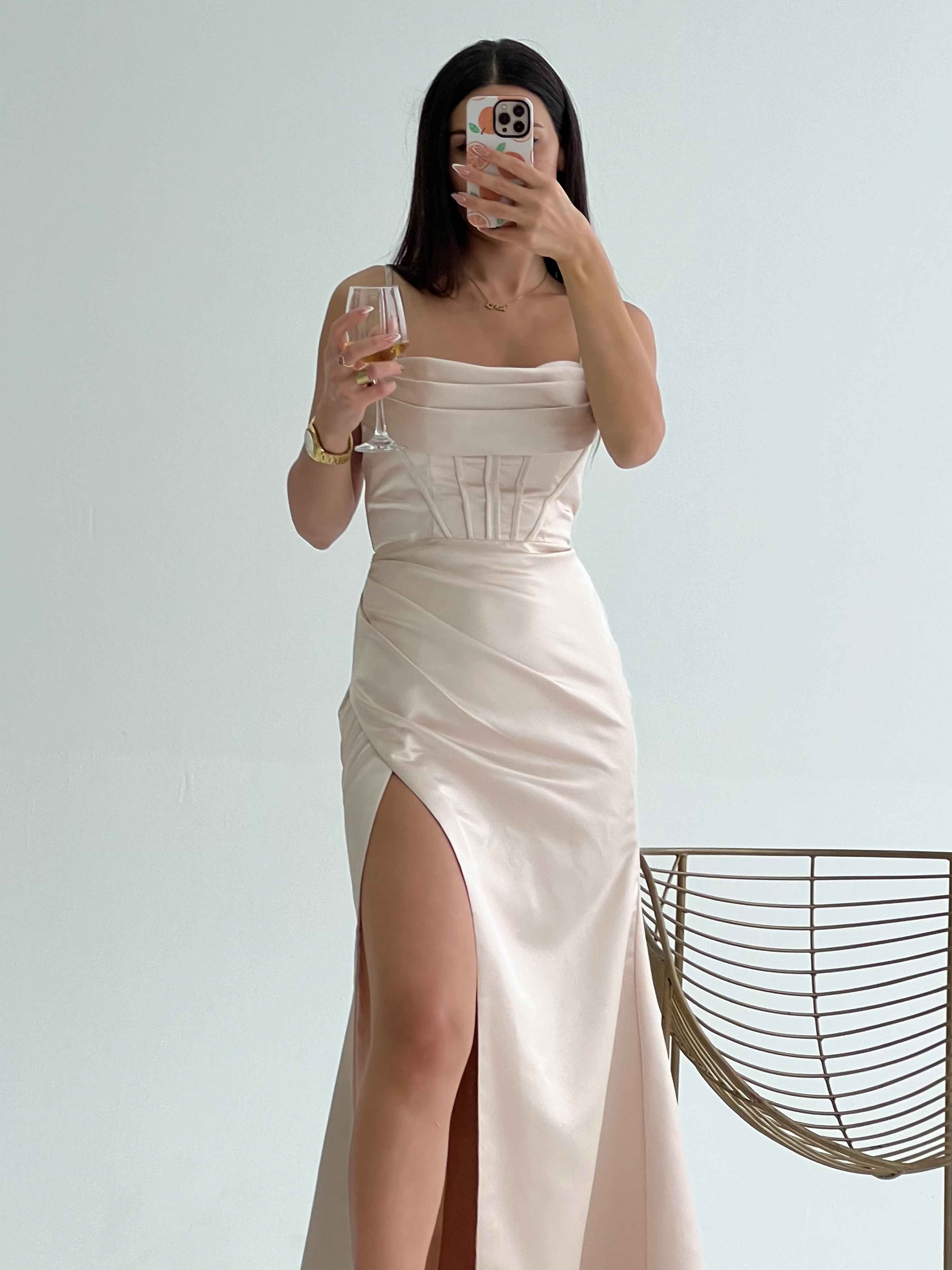 #color_Champagne