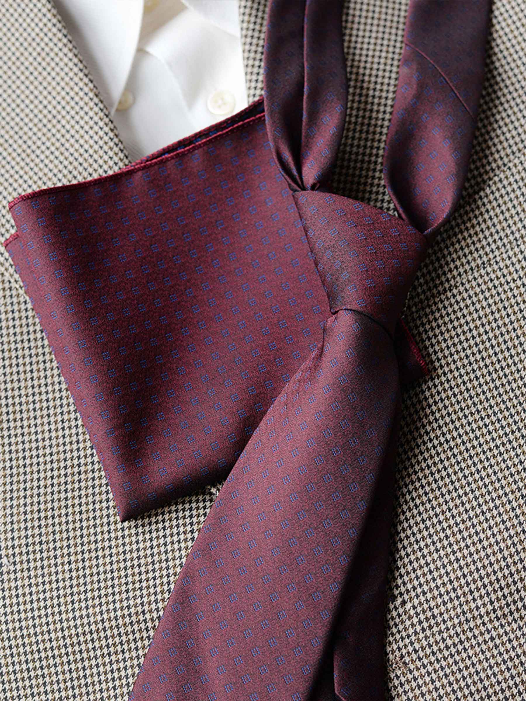 Modern Men's Patterned Tie and Pocket Square Set