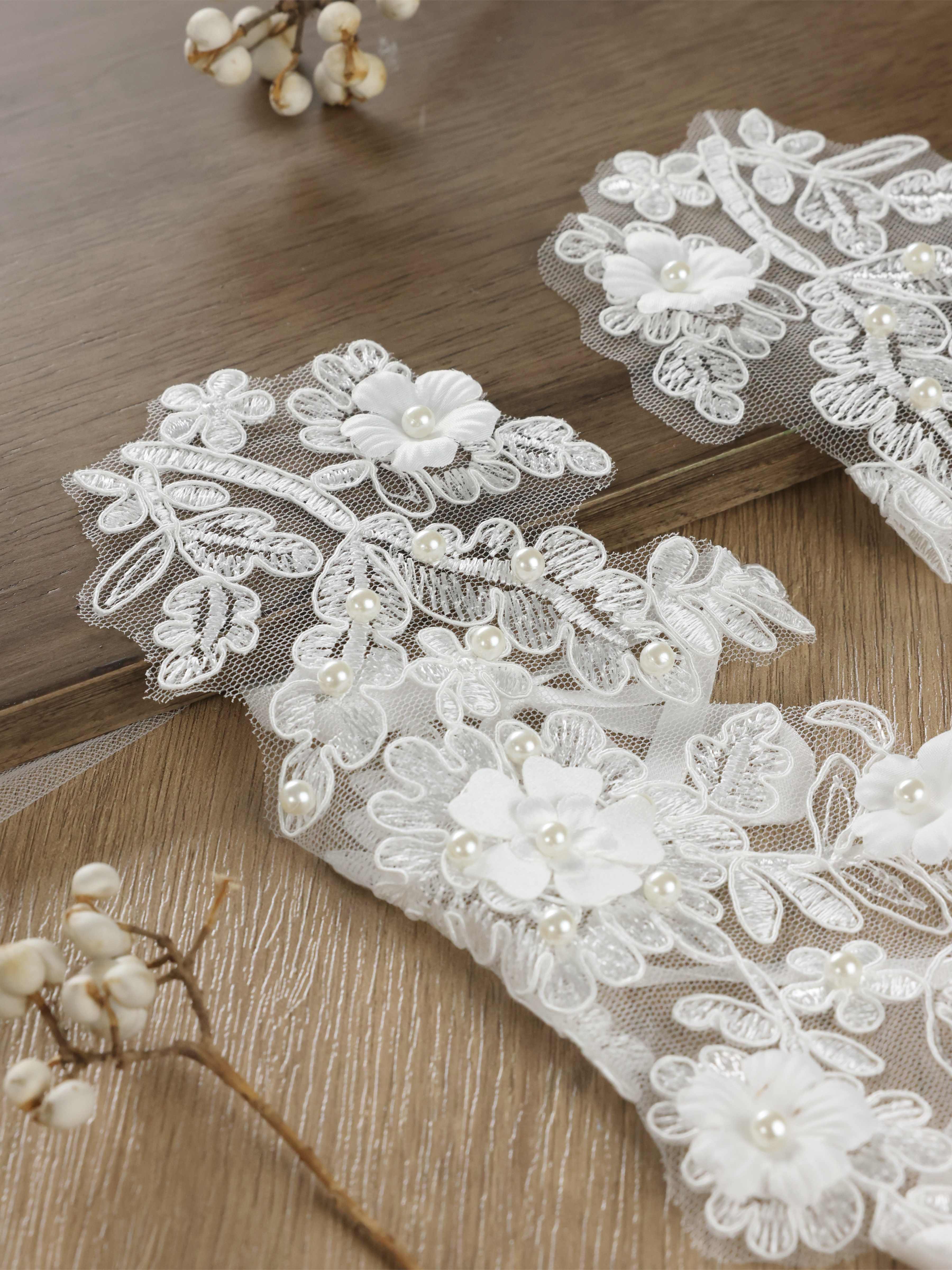3D Floral Lace Bridal Gloves with Pearl Detail