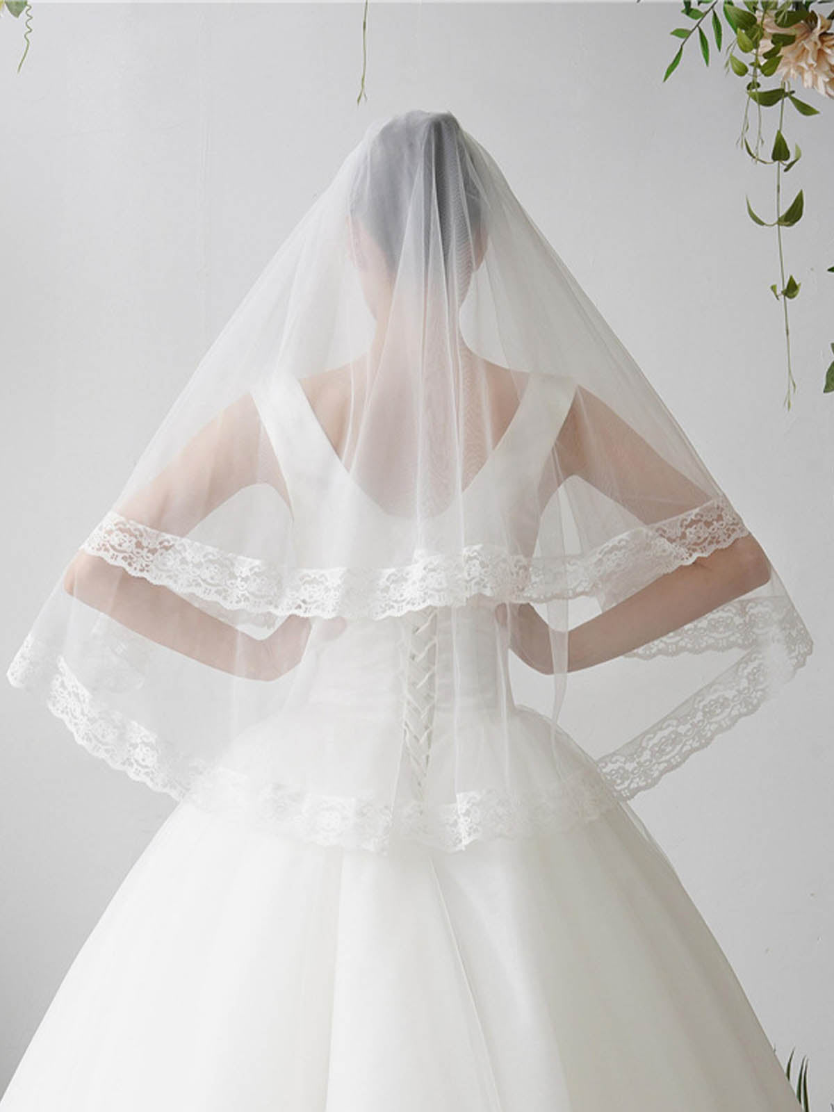 Chic Lace Applique Edge Wedding Veil