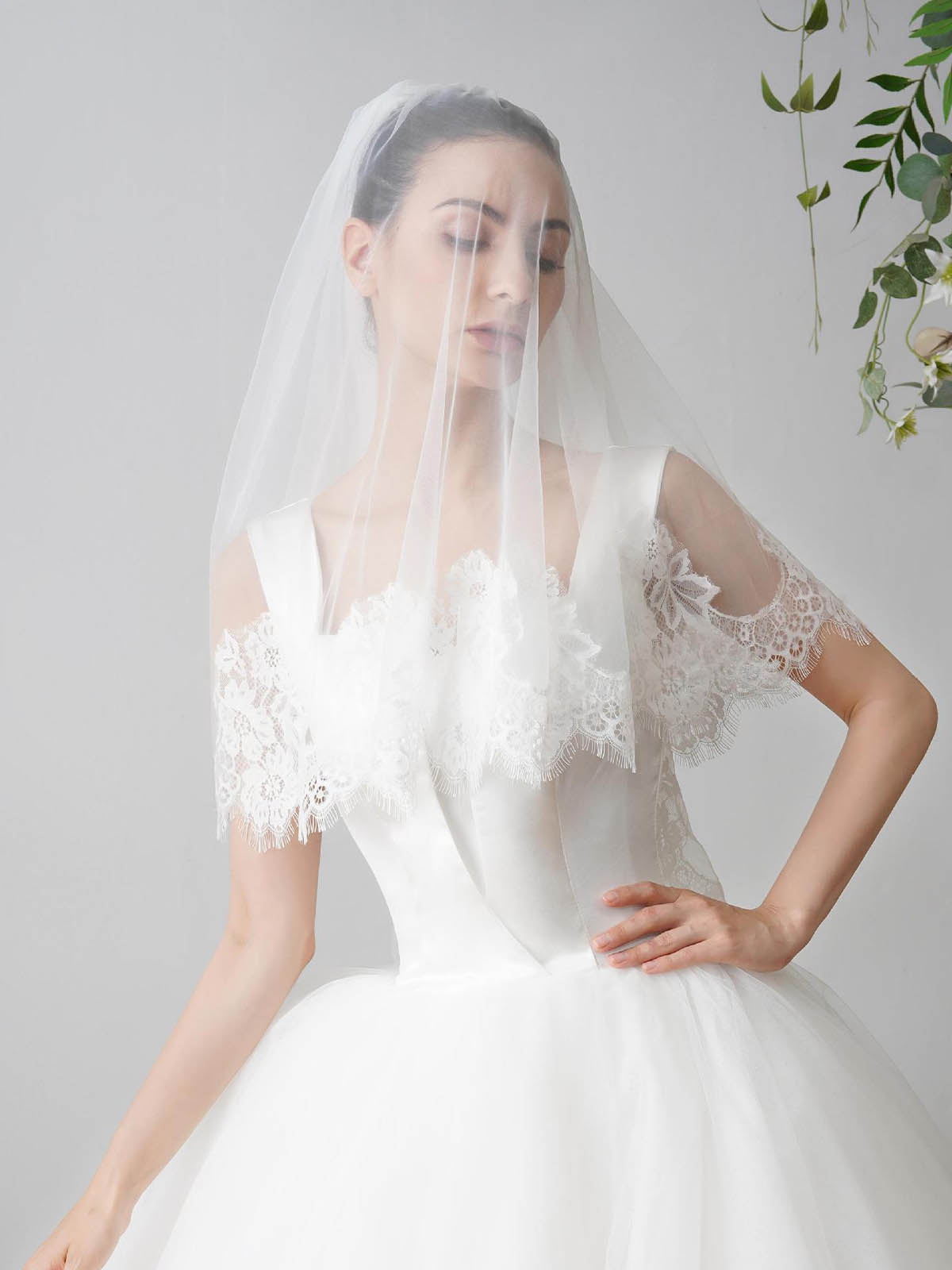 Dreamy Two Layer Short Lace Bridal Veil