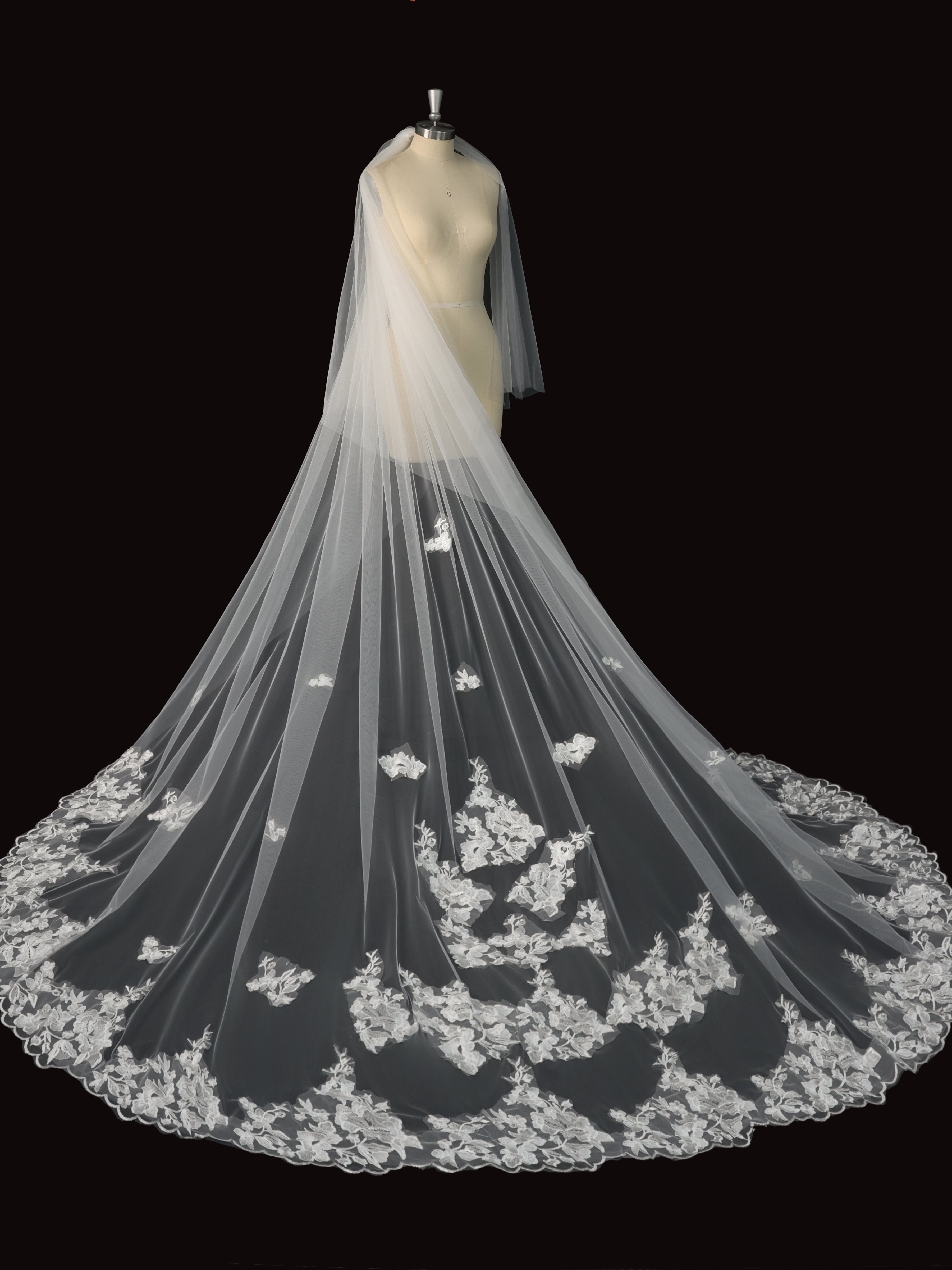 Full Tulle Bridal Veil with Hair Comb