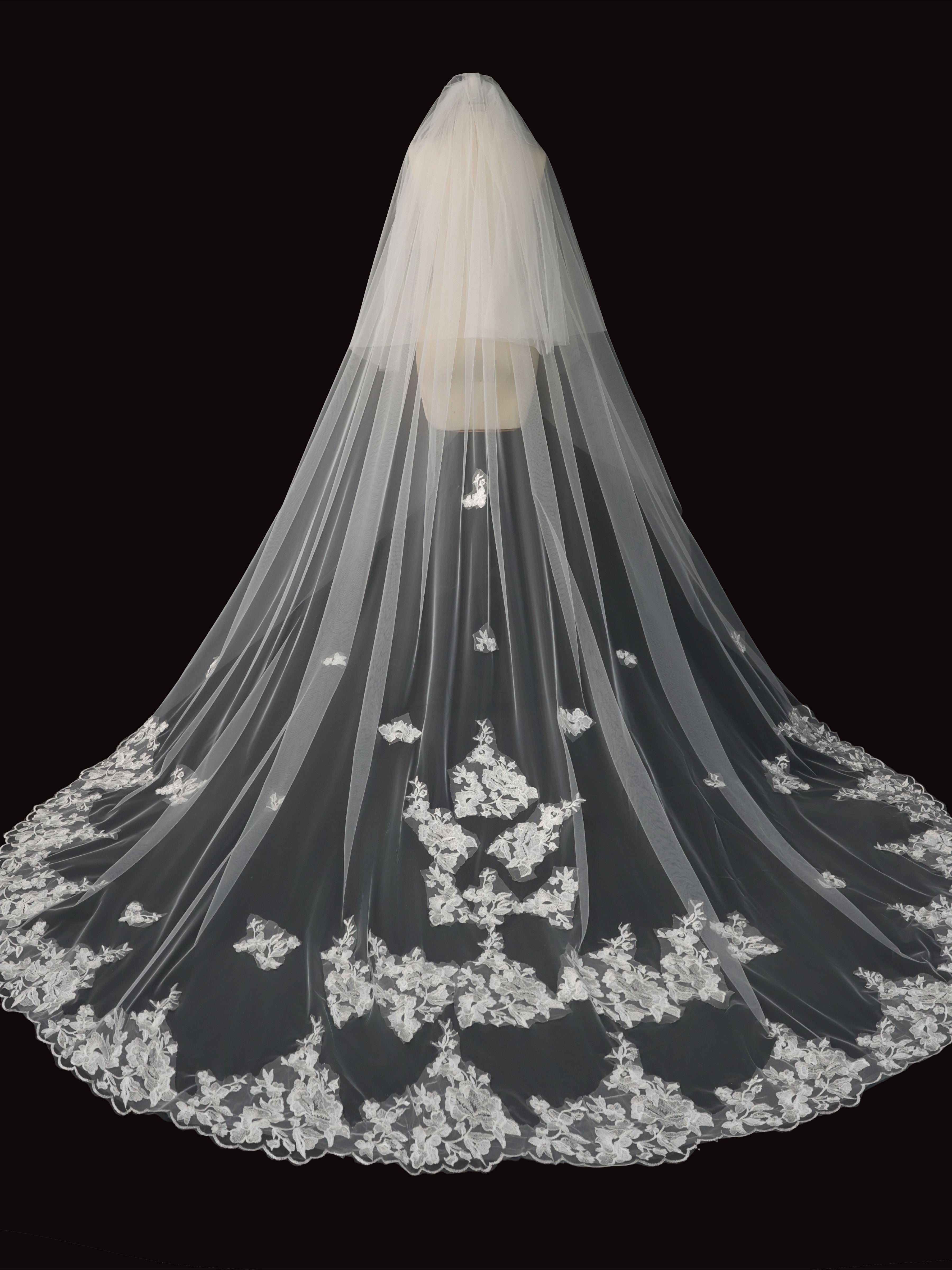 Full Tulle Bridal Veil with Hair Comb
