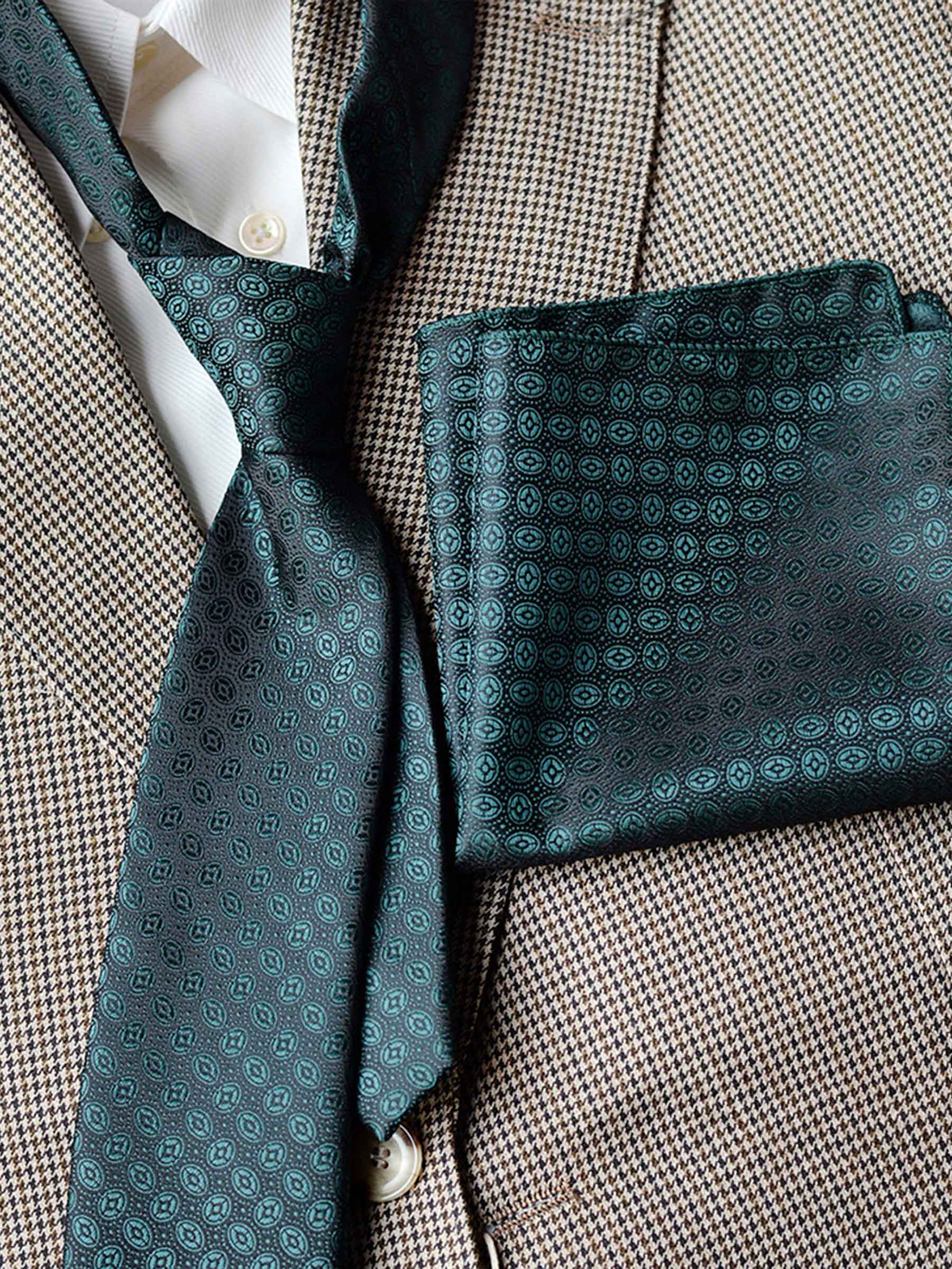Modern Men's Patterned Tie and Pocket Square Set