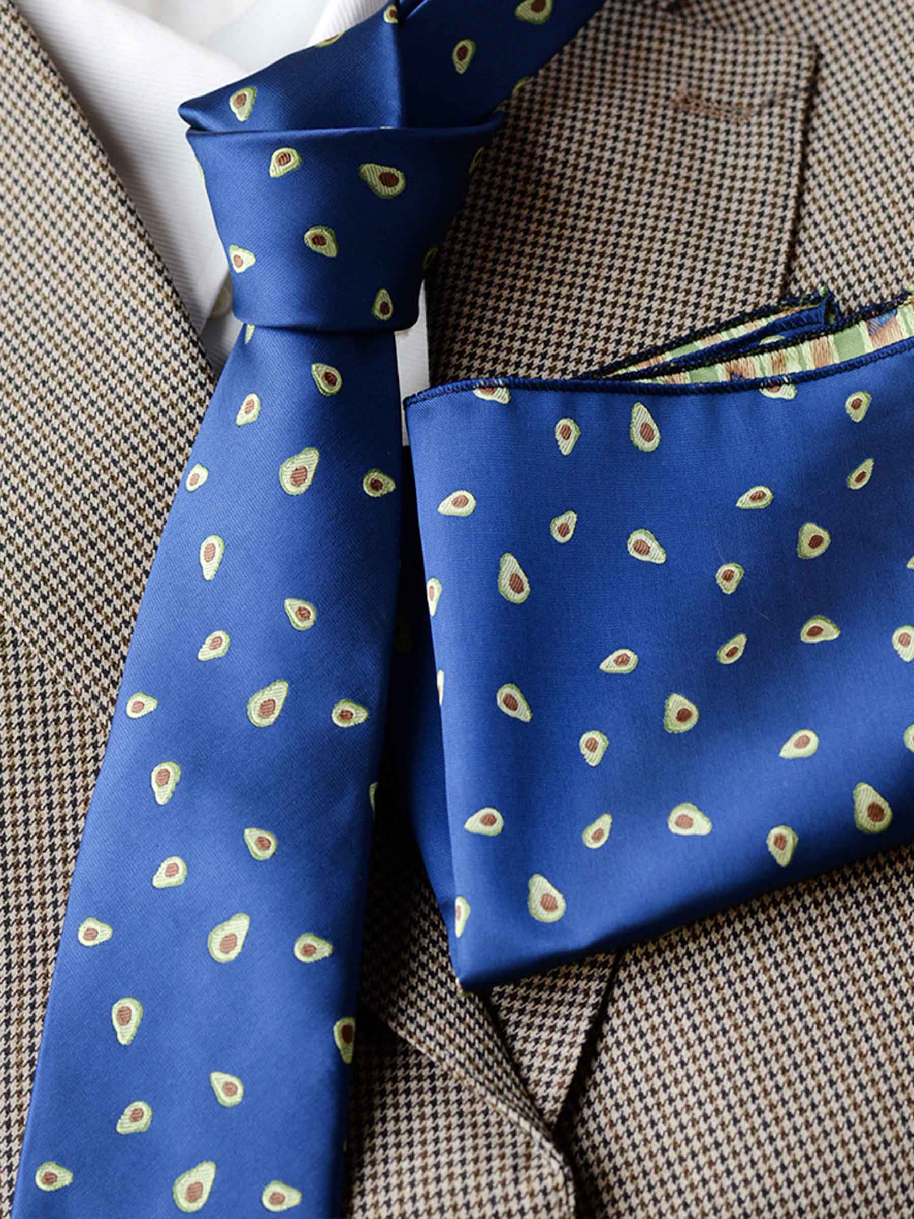 Modern Men's Patterned Tie and Pocket Square Set