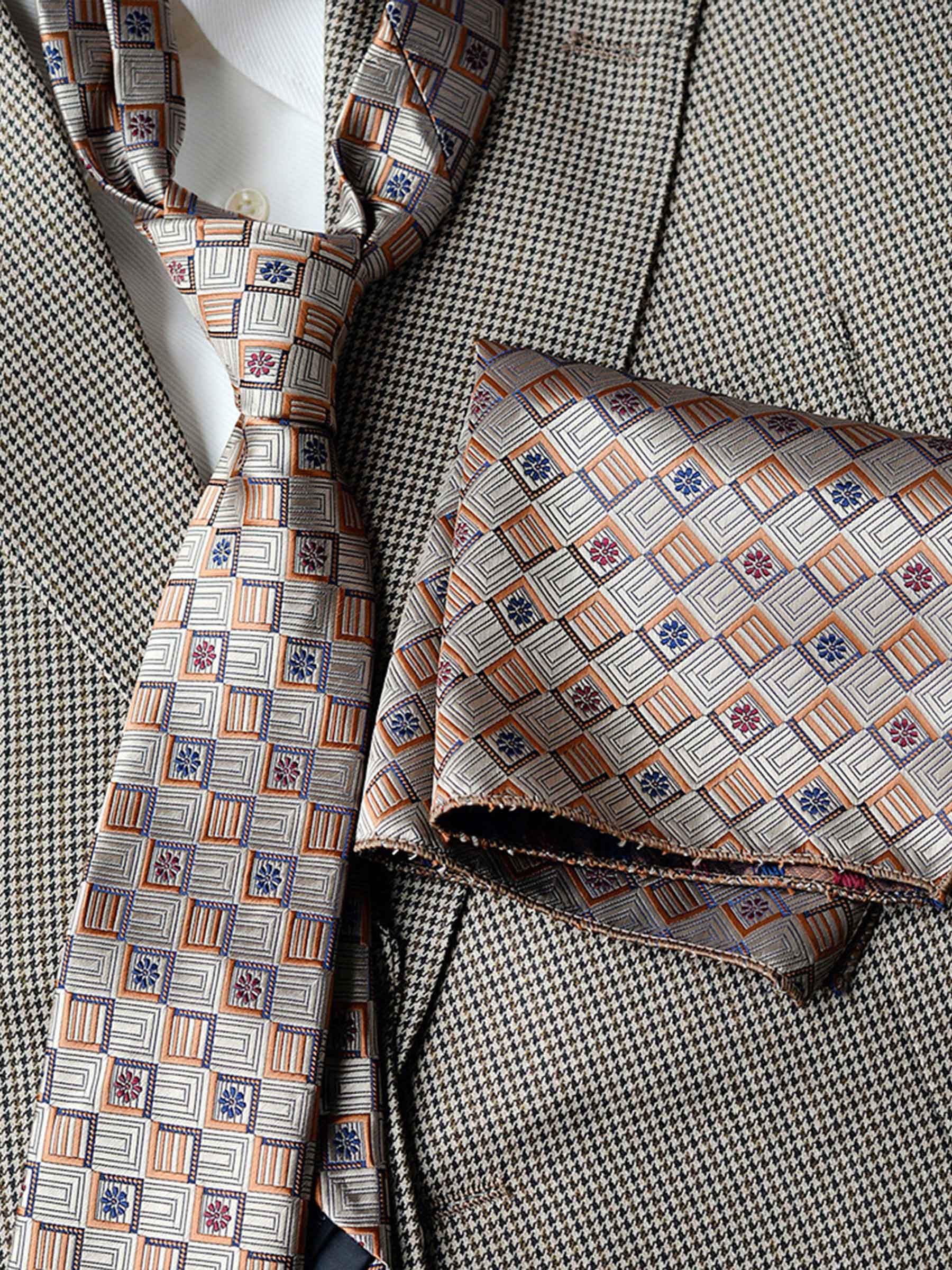 Modern Men's Patterned Tie and Pocket Square Set