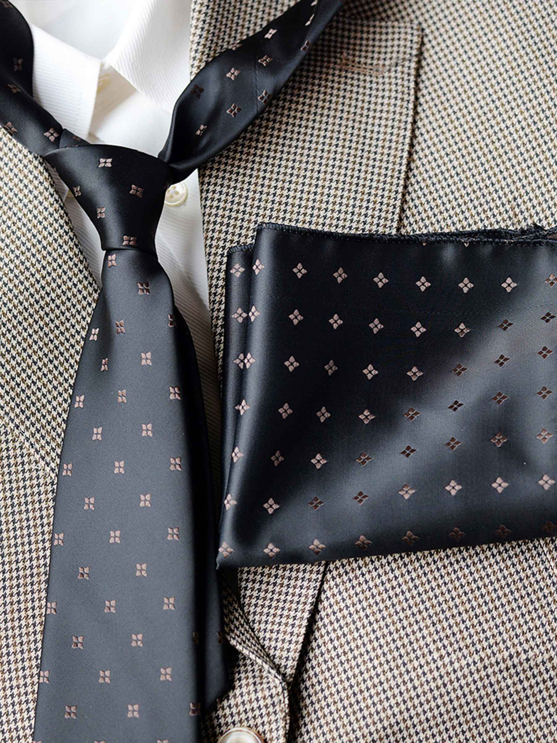 Modern Men's Patterned Tie and Pocket Square Set