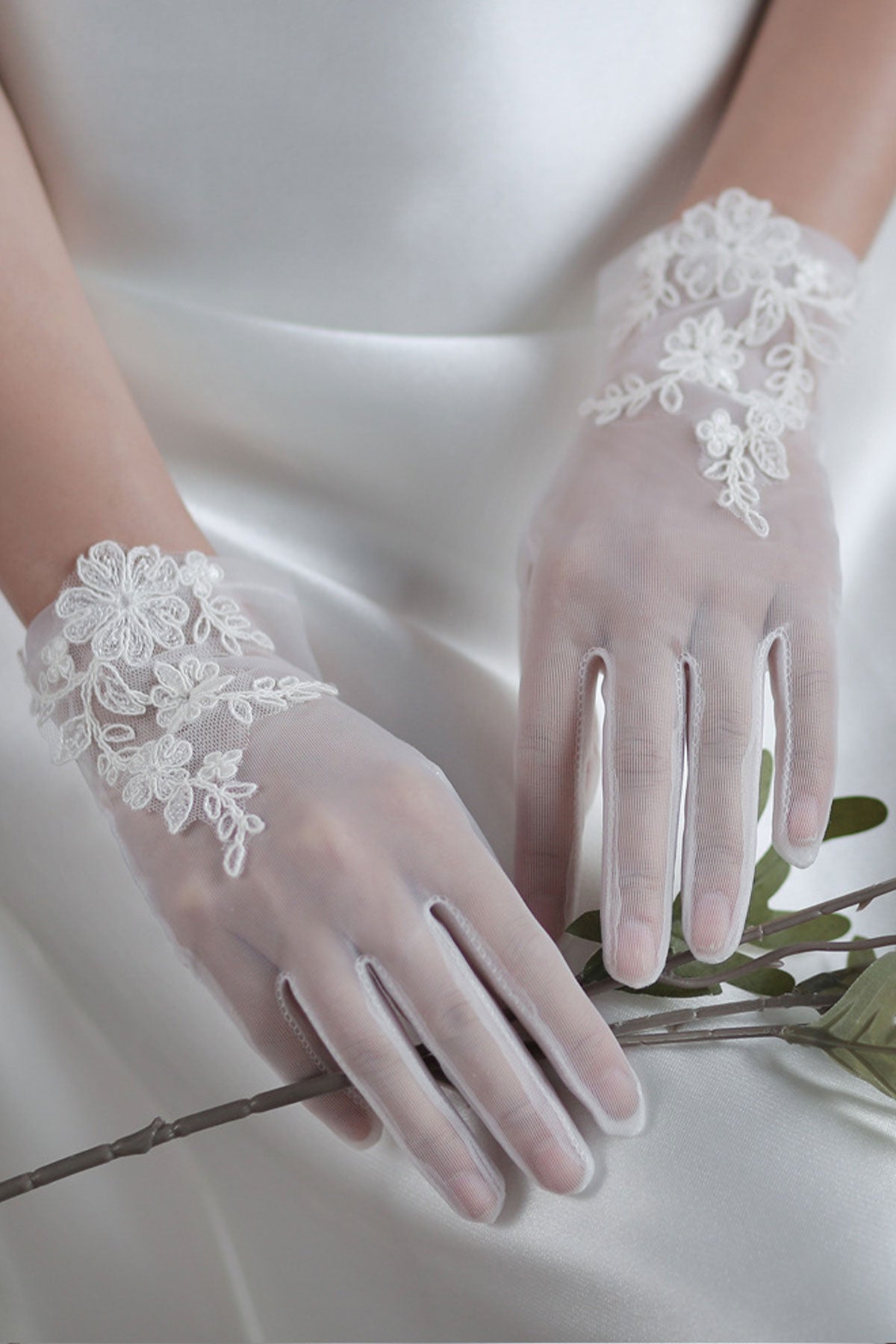 Modern Floral Embroidered Wedding Bridal Gloves